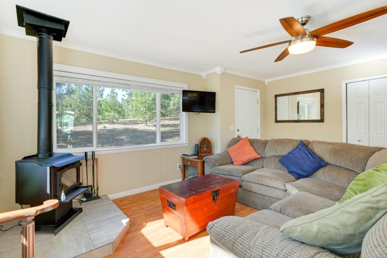 Holiday home Vacation With Private Deck And Grill!